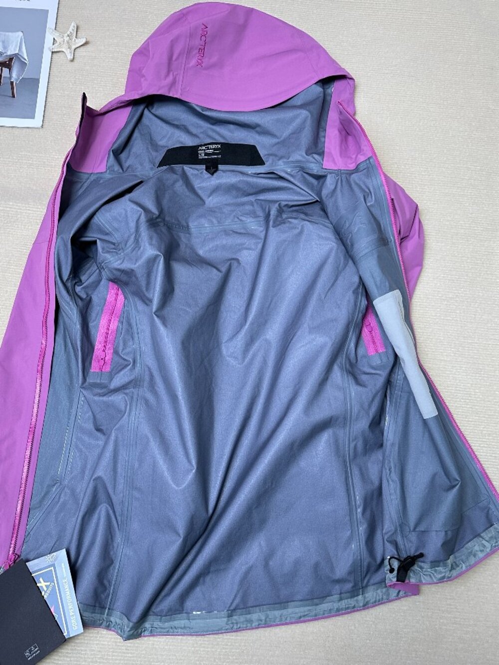 Arc'teryx Men’s Beta LT Hardshell Hooded GORE-TEX Jacket - Picture 3 of 6